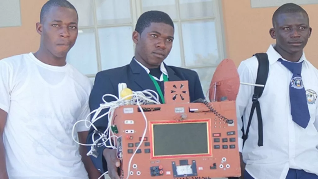 From telephone and television parts, a Namibian high school student, Simon Petrus has invented a mobile phone that has an in-built television set, a radio, a light bulb, a fan, including sockets to charge other devices.