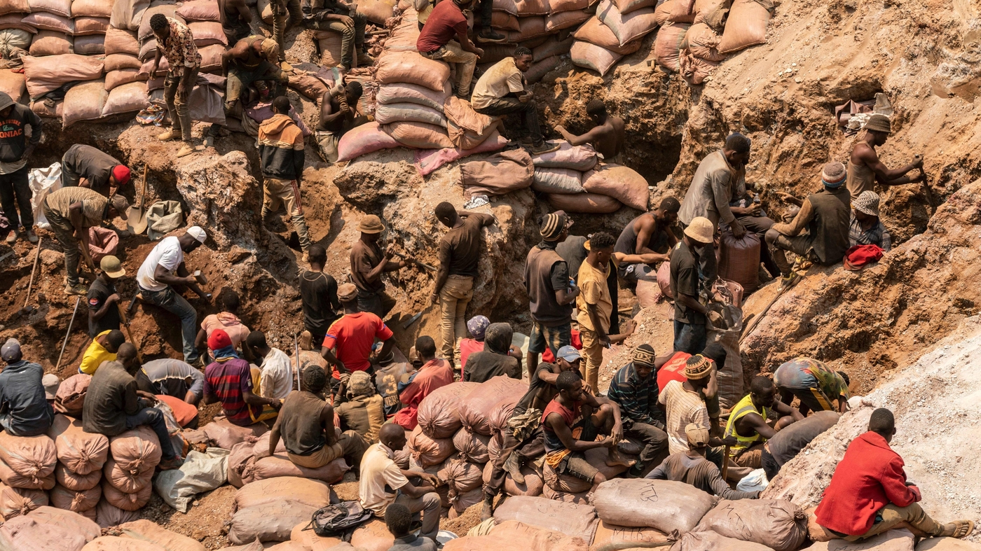 Artisanal miners at work in the Democratic Republic of Congo. Image: Getty Images.