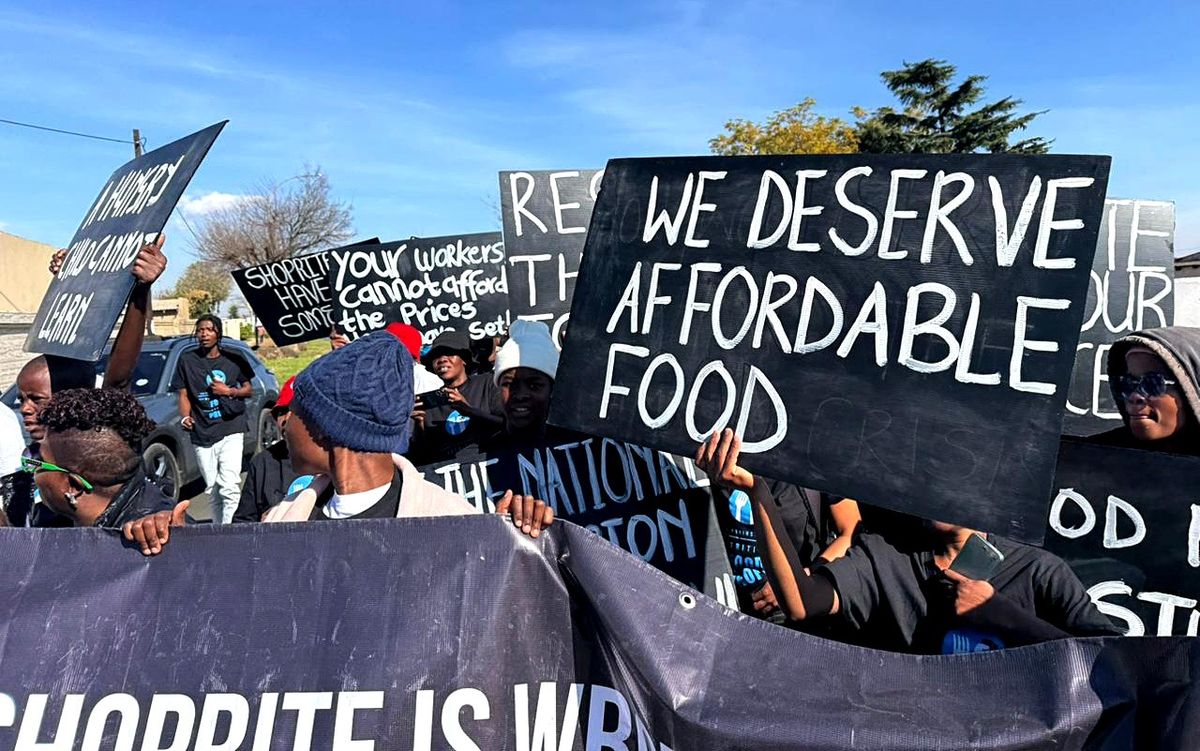 Union Against Hunger members and supporters march demanding lower essential food prices and a living wage (Photo: Supplied / Union Against Hunger)