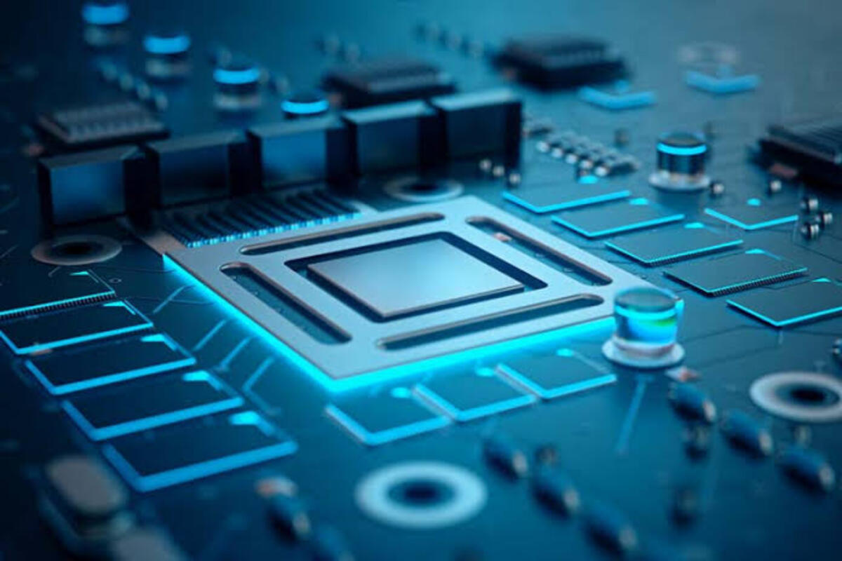 The digital economy is introducing another possibility.
A young African is increasingly able to imagine building an international career without abandoning home.