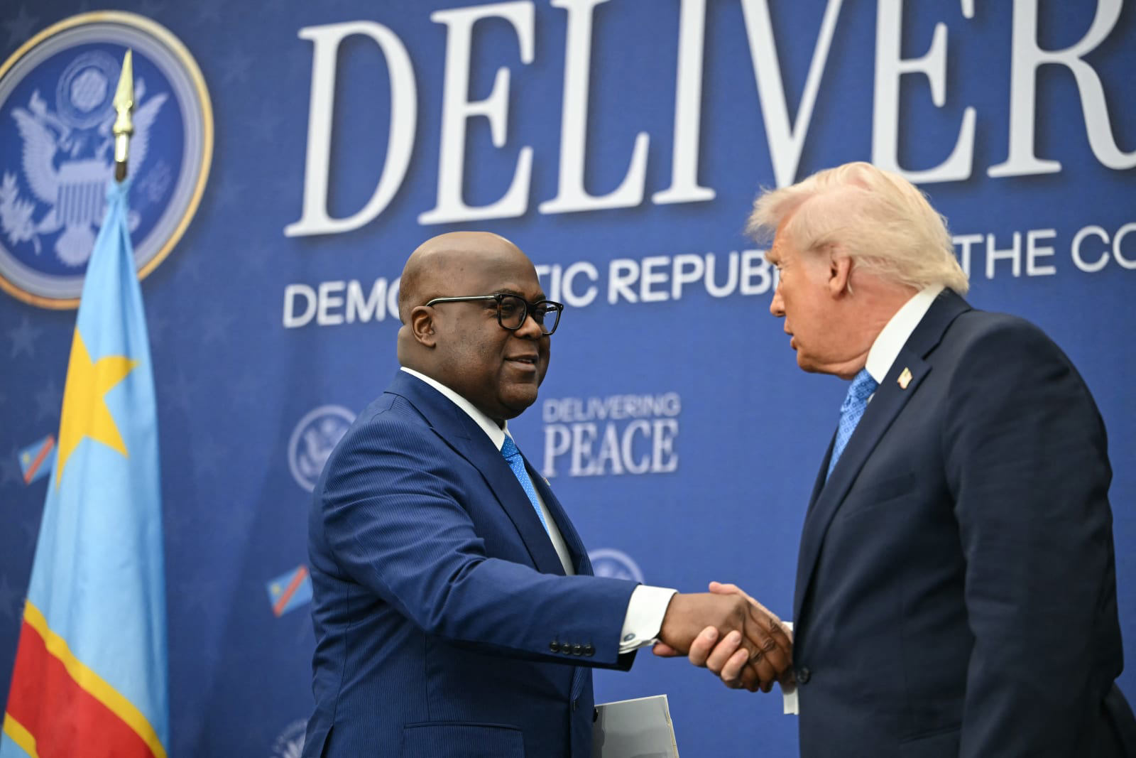US President Donald Trump and DRC President Félix Tshisekedi during the signing of a peace agreement between Kinshasa and Kigali in late 2025. Photo: Reuters.