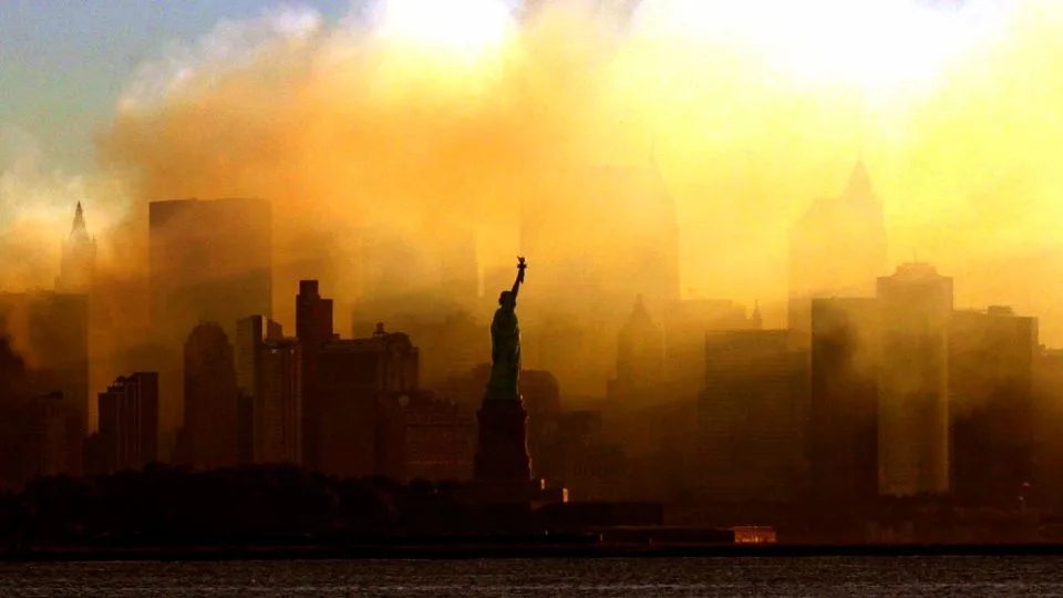 Picture 1: Smoke and dust fill the sky above Manhattan at dawn on September 12, 2001. - Dan Loh/AP
