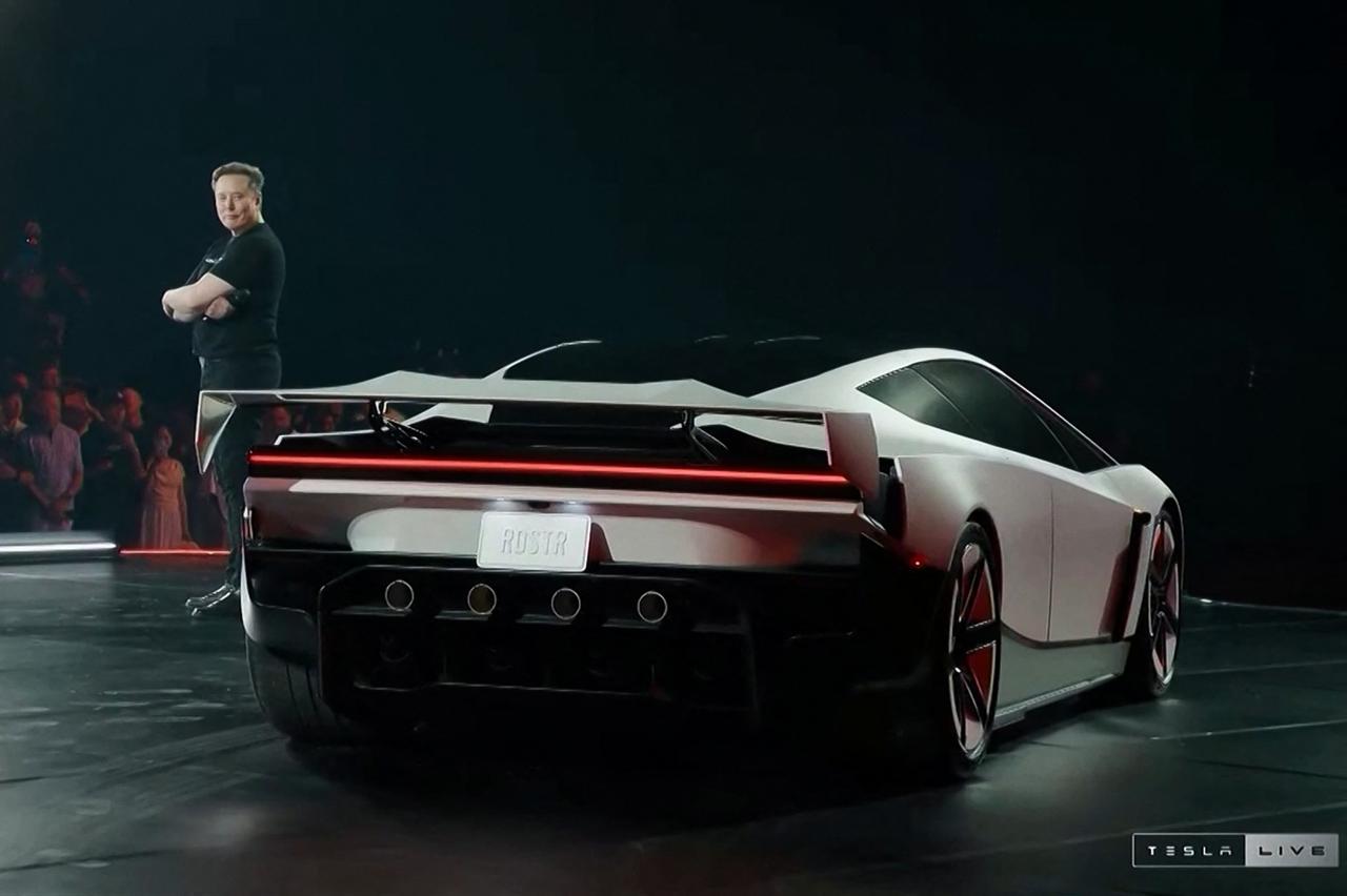 Tesla Unveils What It Says Is A Flying Car Called “Roadster”