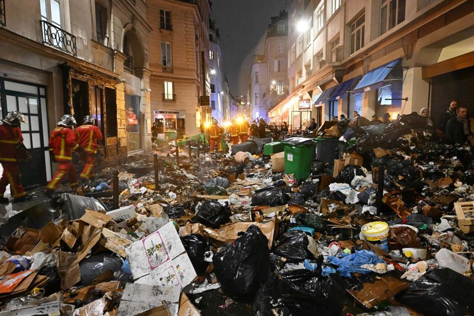 It looks like a war zone’: France reels as looting continues for second night