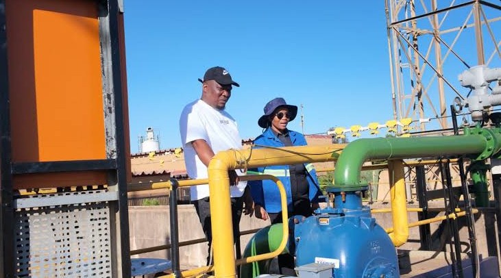 Tshwane Mayor Dr Nasiphi Moya led an oversight visit to the Bronkhorstspruit Water Treatment Works. The City has engaged Rand Water to assist with the rehabilitation and upgrading of the Plant, bringing in additional technical expertise to support the process.